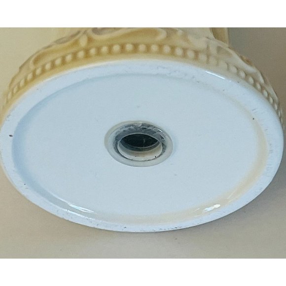 Amacan Porcelain Salt & Pepper Shaker Set Piller Holly & Berries Design NWOT - Picture 7 of 16